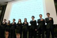 書院學生會的幹事會內閣成員在就職典禮上宣誓就任